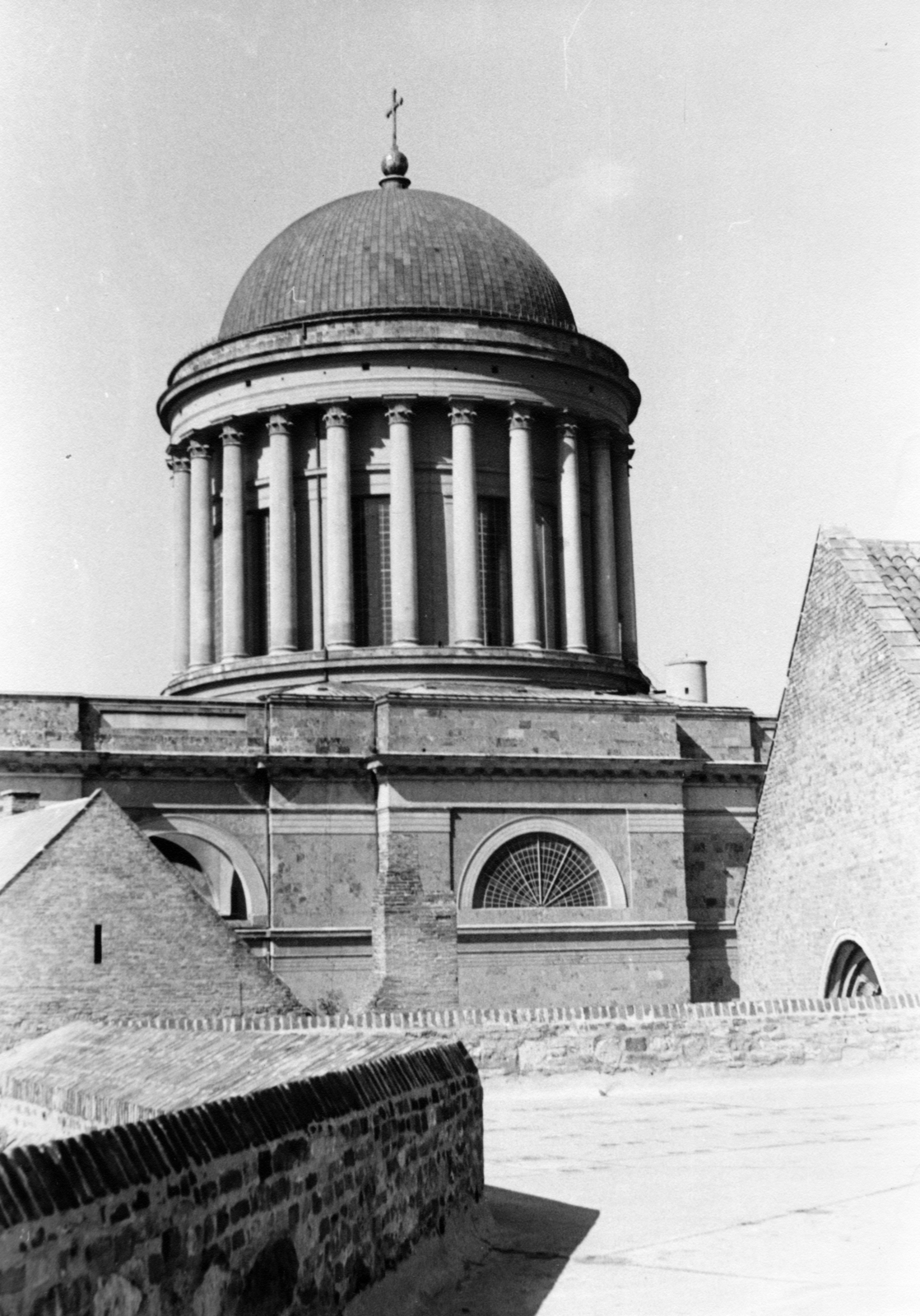 Hungary, Esztergom, Vármúzeum, szemben a Bazilika., 1964, Almássy László, museum, basilica, Fortepan #223051
