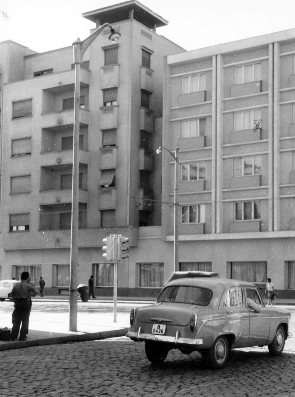 Romania, Constanța, Bulevardul Tomis, szemben a Bulevardul Ferdinand (Republicii), a Hotel Continental., 1963, Almássy László, Fortepan #223096