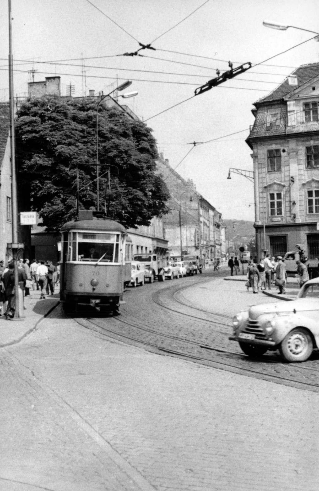 Szlovákia, Pozsony, Hurbanovo námestie (egykor Nagy Lajos tér), szemben a Suché mýto ulica (egykor Frigyes főherceg utca)., 1963, Almássy László, villamos, Fortepan #223104
