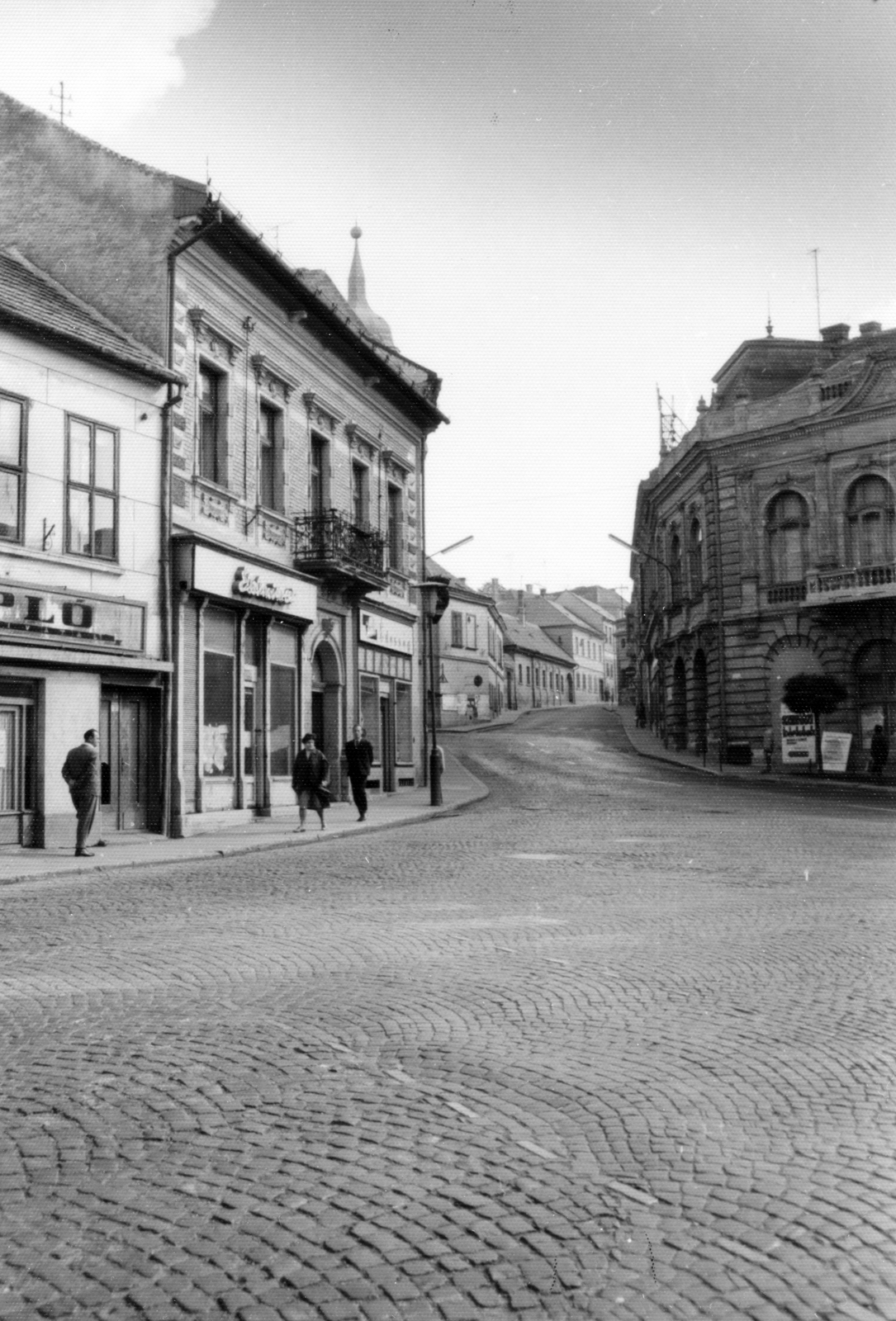 Magyarország, Veszprém, Brusznyai Árpád utca (Bajcsy-Zsilinszky út) a Szabadság térről nézve., 1963, Almássy László, utcakép, Fortepan #223109