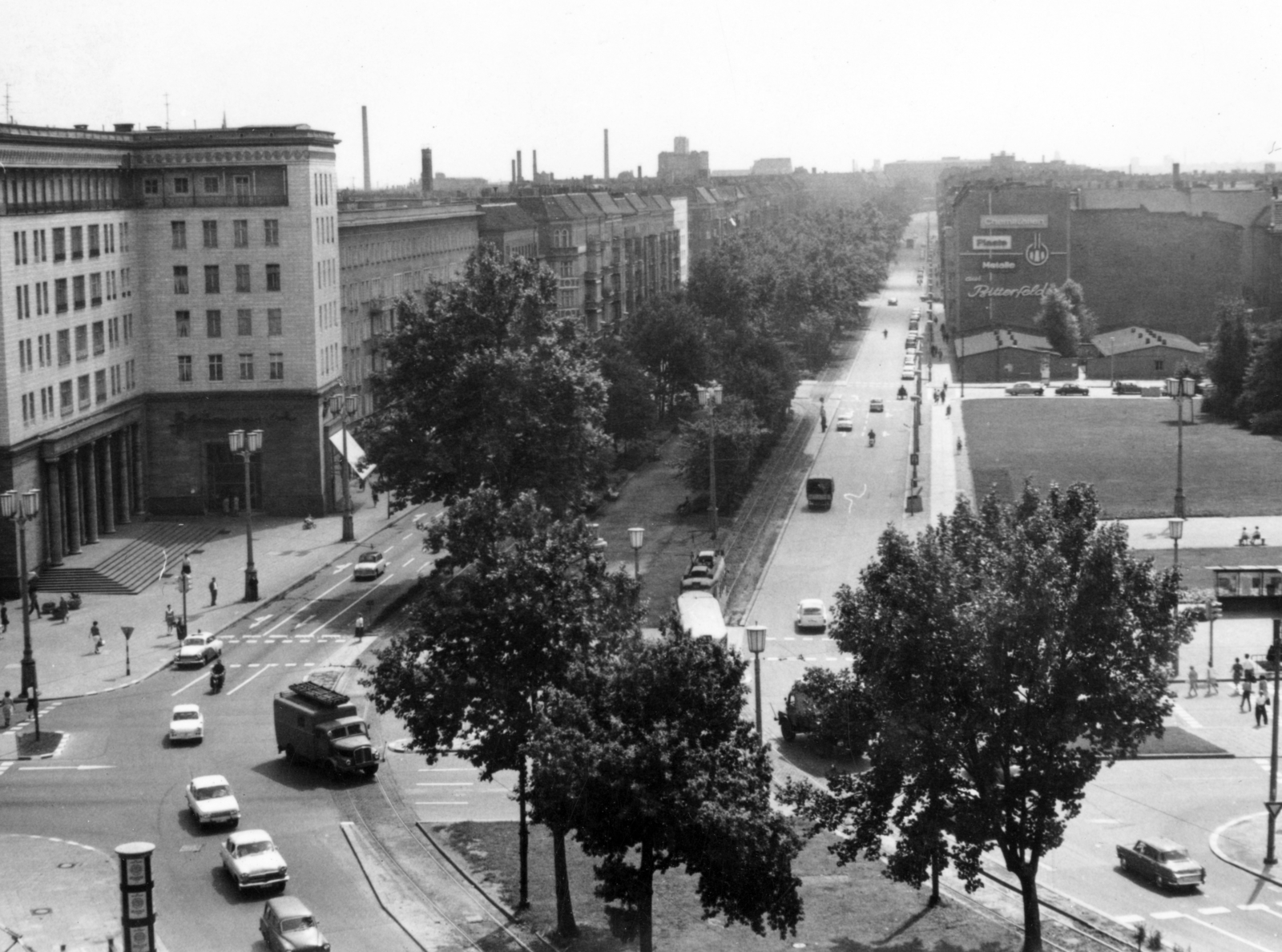 Germany, Berlin, Kelet-Berlin, balra a Frankfurter Allee, szemben a Waschauer Strasse, jobbra a Karl-Marx-Allee., 1963, Almássy László, East-Berlin, GDR, Fortepan #223141