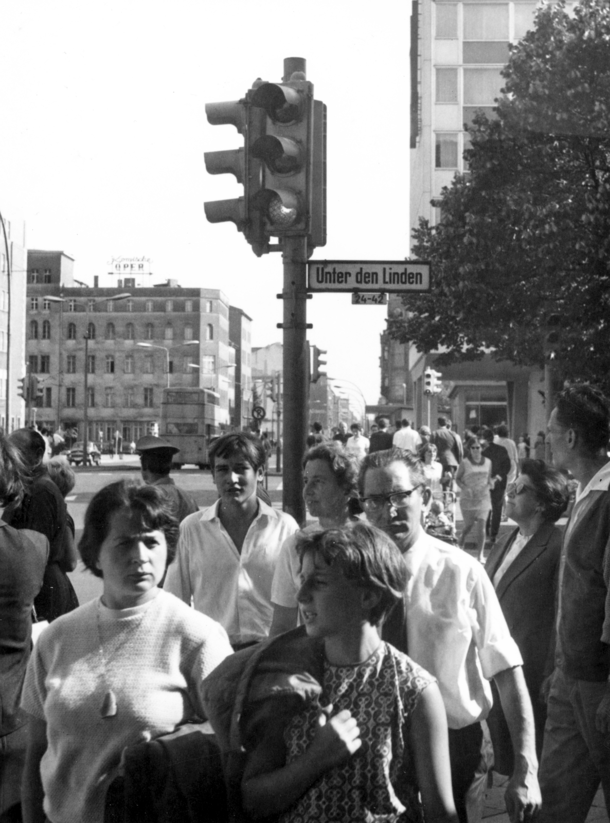 Németország, Berlin, Kelet-Berlin, Unter den Linden és Friedrichstraße sarok., 1963, Almássy László, Kelet-Berlin, NDK, Fortepan #223142