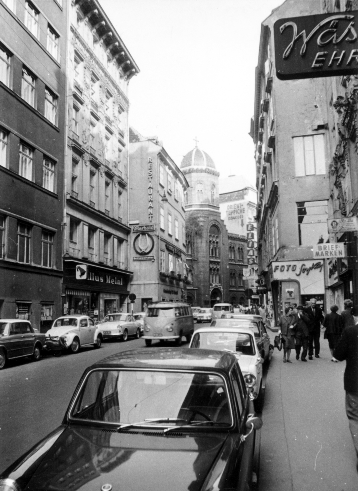 Austria, Vienna, Fleischmarkt, szemben a Szentháromság-székesegyház., 1967, Almássy László, street view, Fortepan #223158