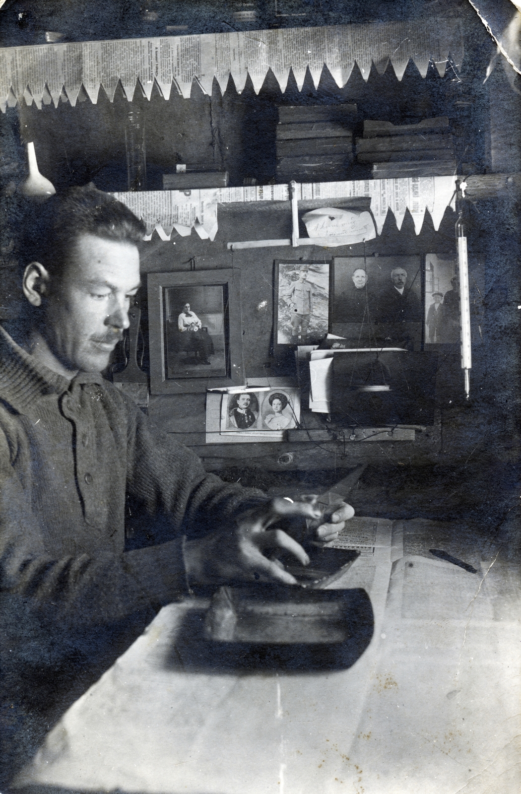 1916, Almássy László, portré, fénykép, fotólaboratórium, negatív film, kép a képben, Fortepan #223179