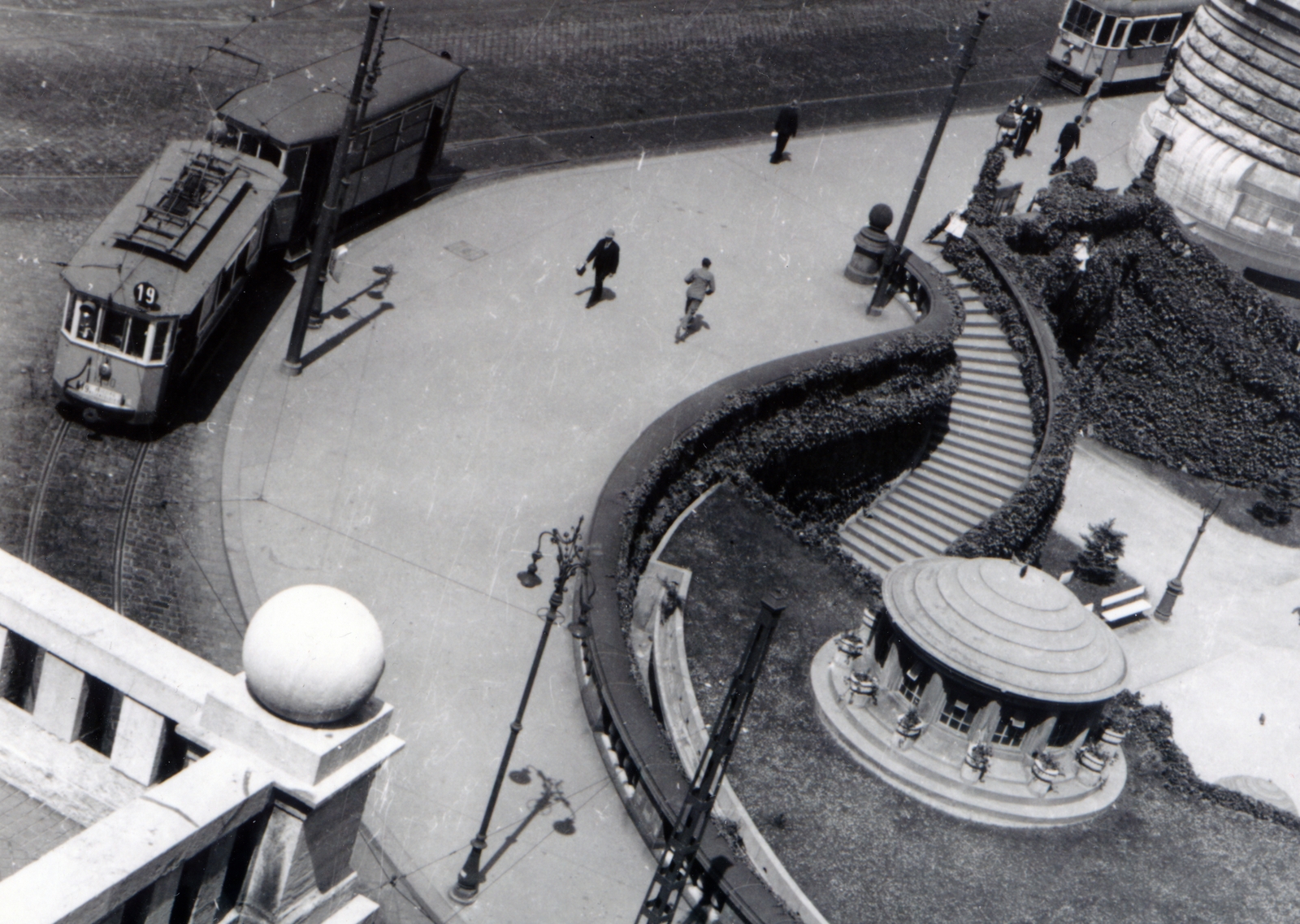 Hungary, Budapest I., Erzsébet híd budai hídfő, jobbra lent a Hungária ivócsarnok kupolája látható., 1936, Fortepan/Album064, Budapest, disappeared, public transport line number, tram, Fortepan #223235