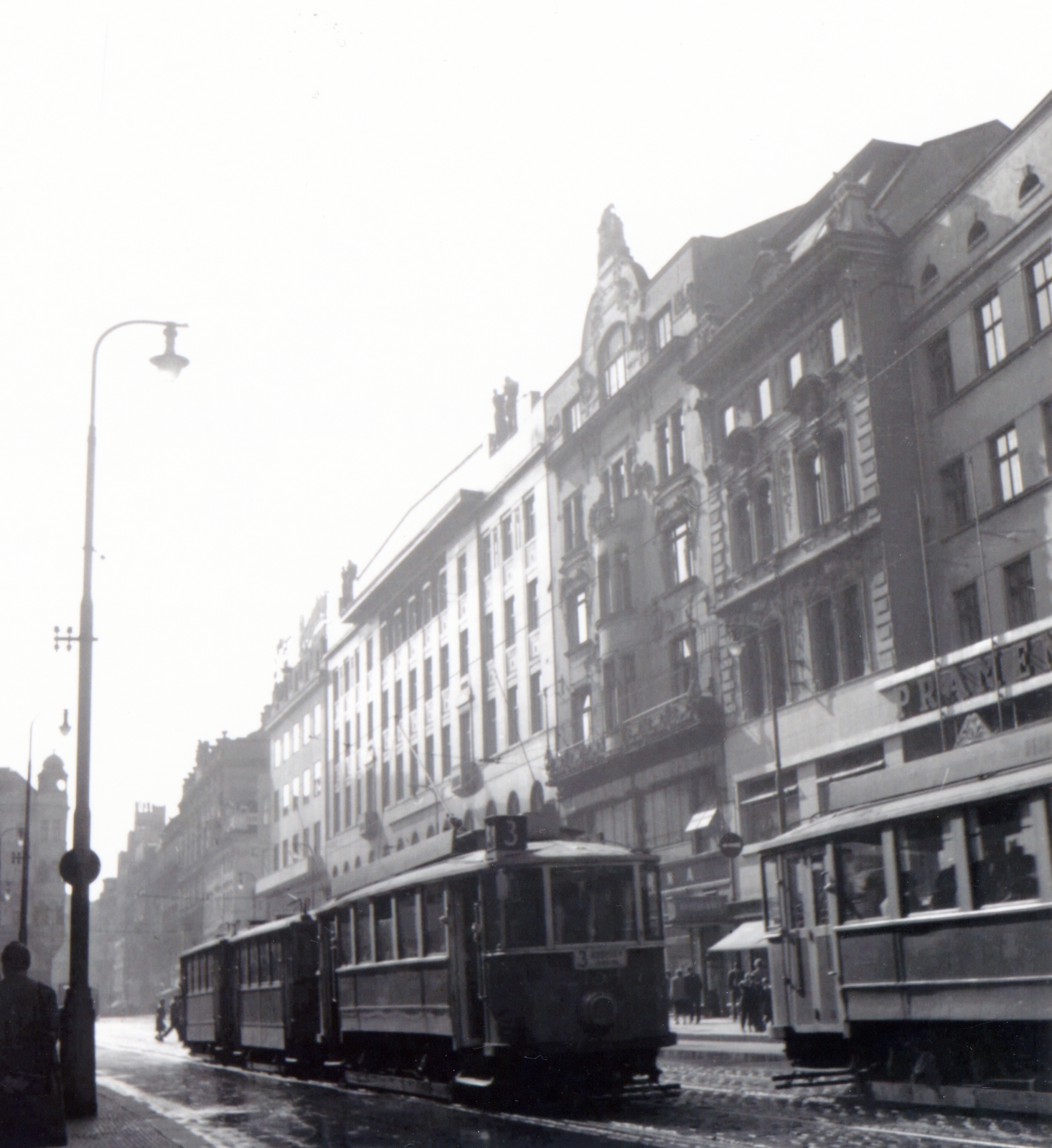 Czech Republik, Prague, az ulice Na Příkopě a Vencel tér (Václavské námestí) felé nézve., 1942, Fortepan/Album064, tram, Fortepan #223237