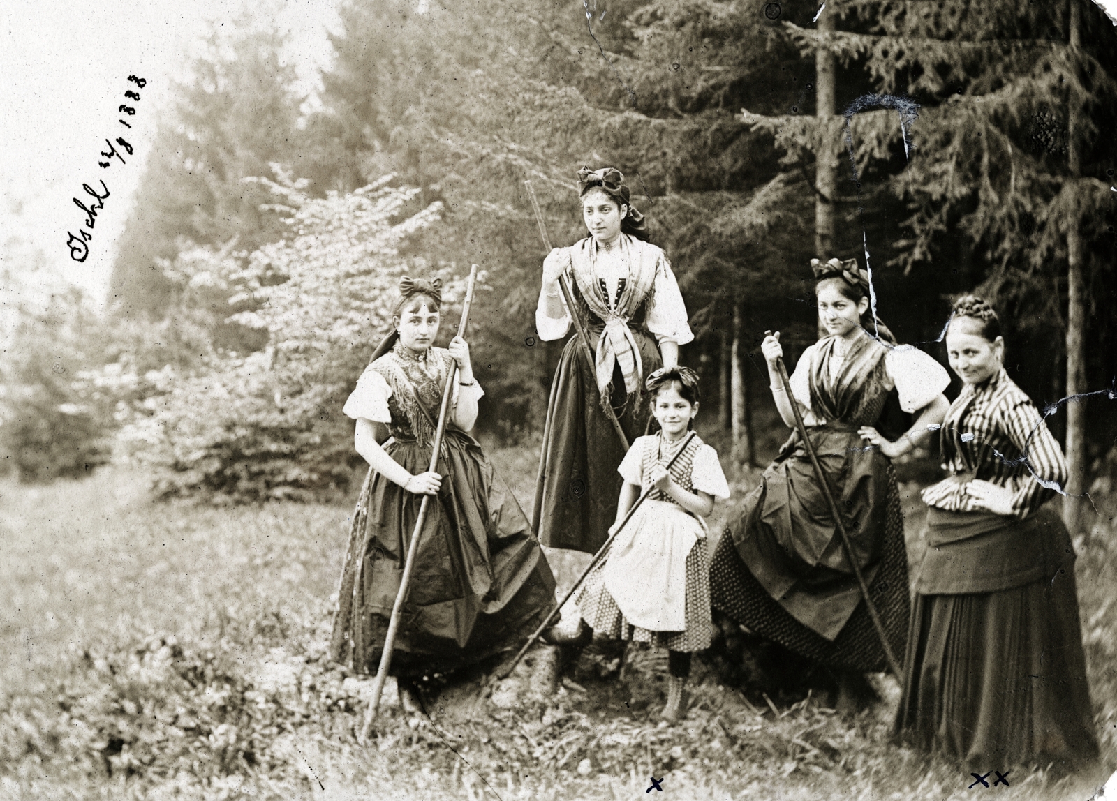 1900, Róna Annamária, tableau, folk costume, hair clip, stock, women, Fortepan #223381