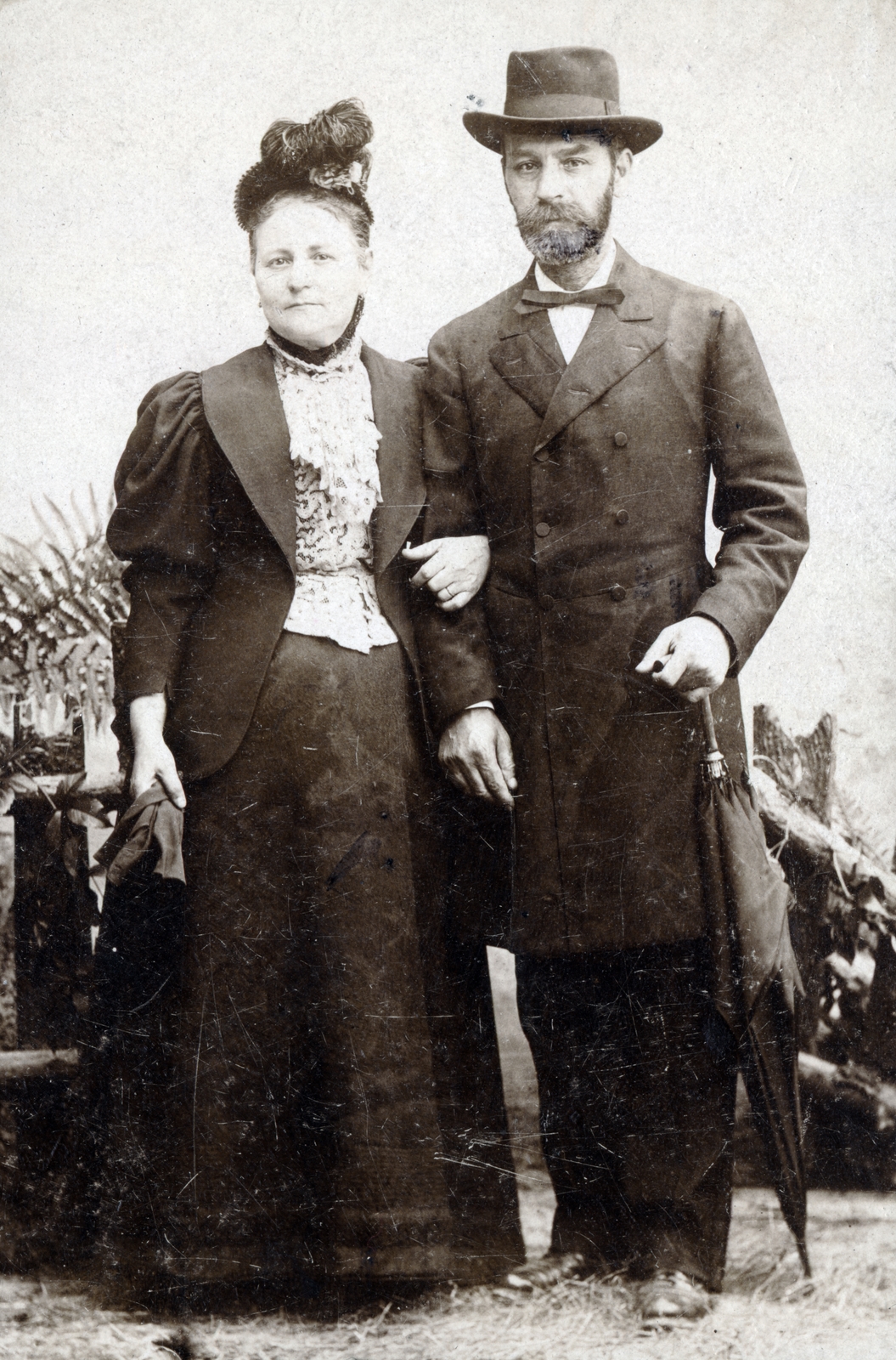 1900, Róna Annamária, Best of, hat, man and woman, umbrella, Fortepan #223383