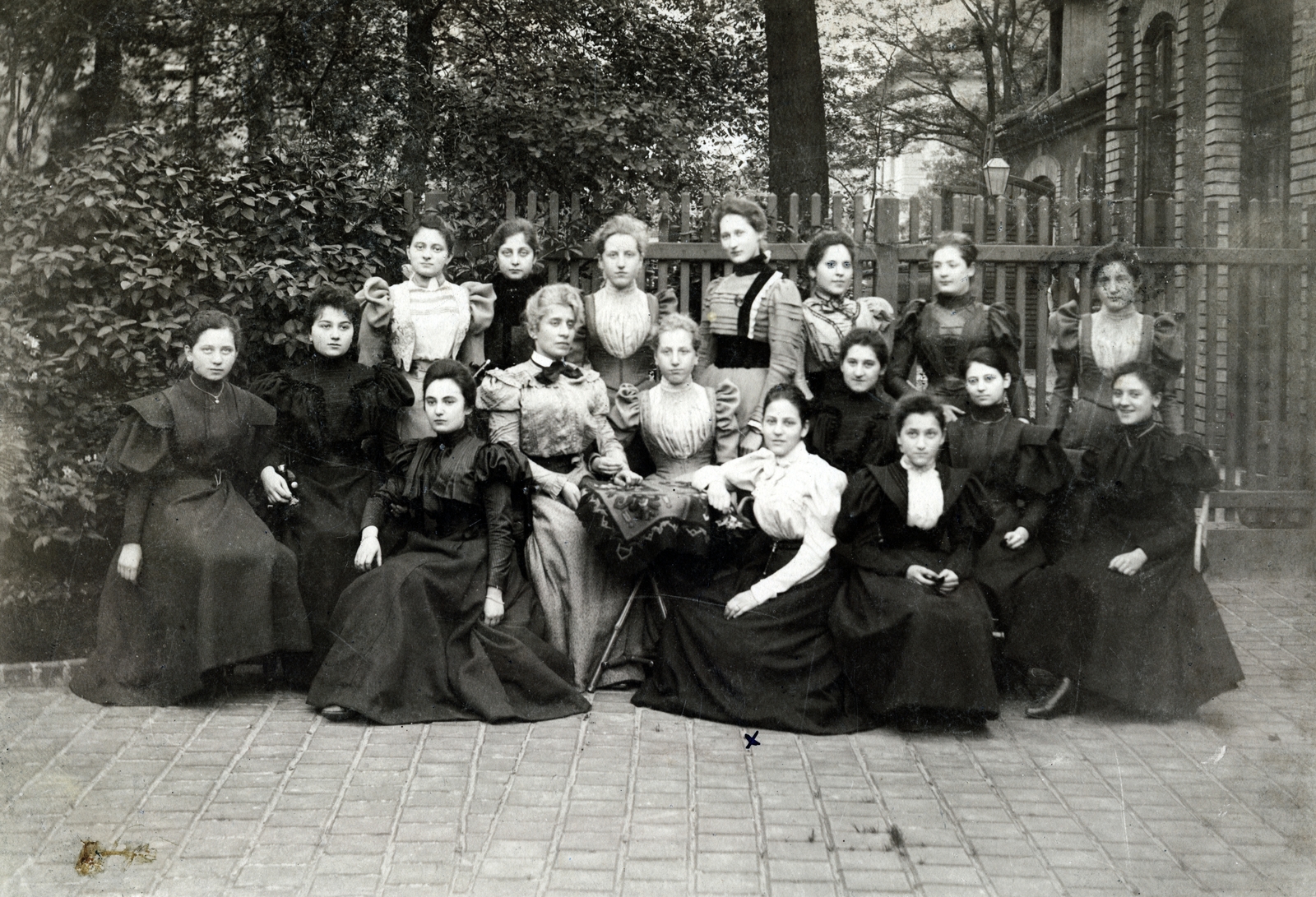 1911, Róna Annamária, tableau, girls, black dress, Fortepan #223419