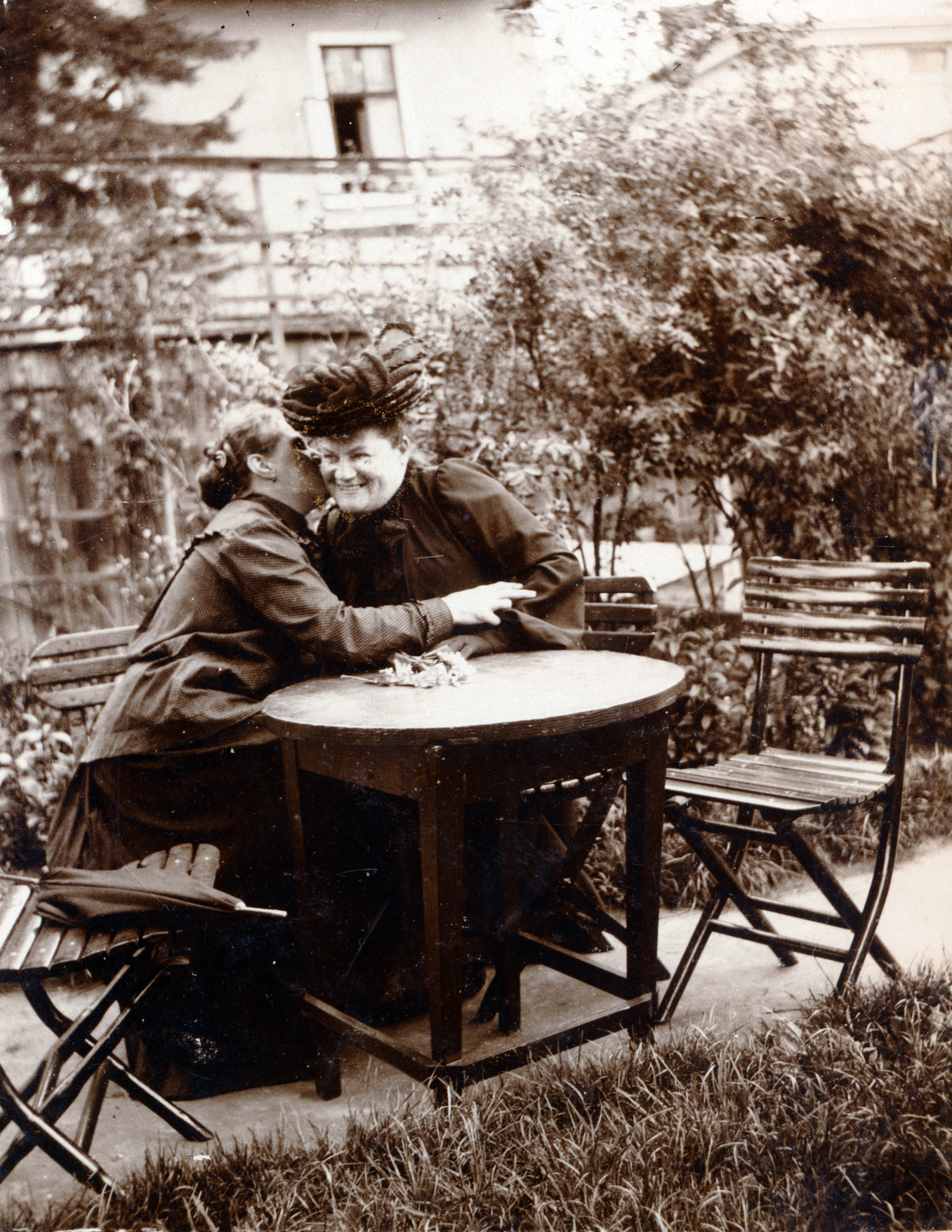 1917, Közösségi Szociális Szövetkezet, secret, smile, woman, garden, talks, chair, Fortepan #223535