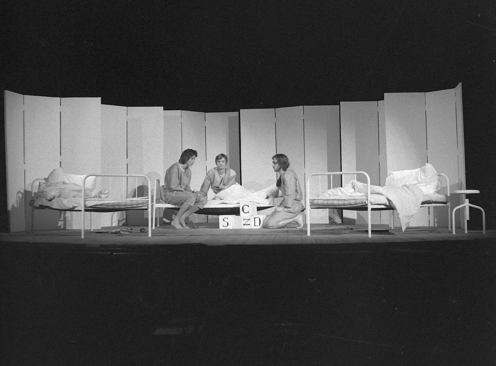 Hungary, Budapest V., az Universitas együttes előadása, Moretti: Három majom a pohárban (Molnár István, Csizmadia Tibor, Ács János)., 1973, Kádas Tibor, art of theater, celebrity, theater performance, actor, Budapest, Fortepan #22357