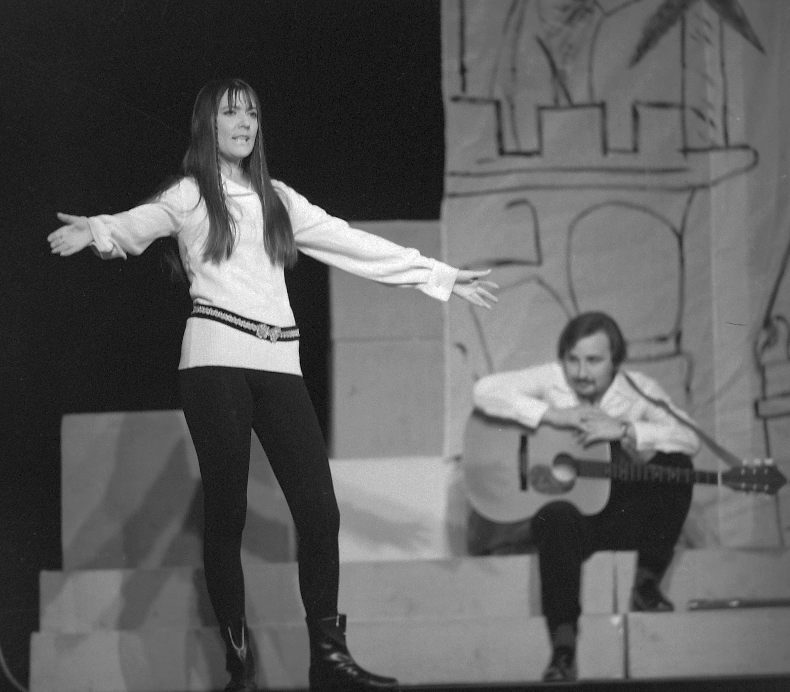 Hungary, Budapest V., Márai Enikő és Mikó István színművészek., 1973, Kádas Tibor, art of theater, celebrity, actor, Budapest, spread out arms, Fortepan #22359