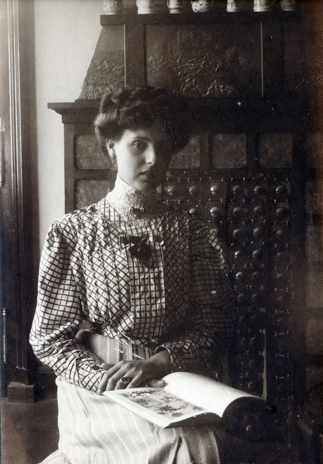 1917, Közösségi Szociális Szövetkezet, portrait, reading, woman, lady, Fortepan #223604
