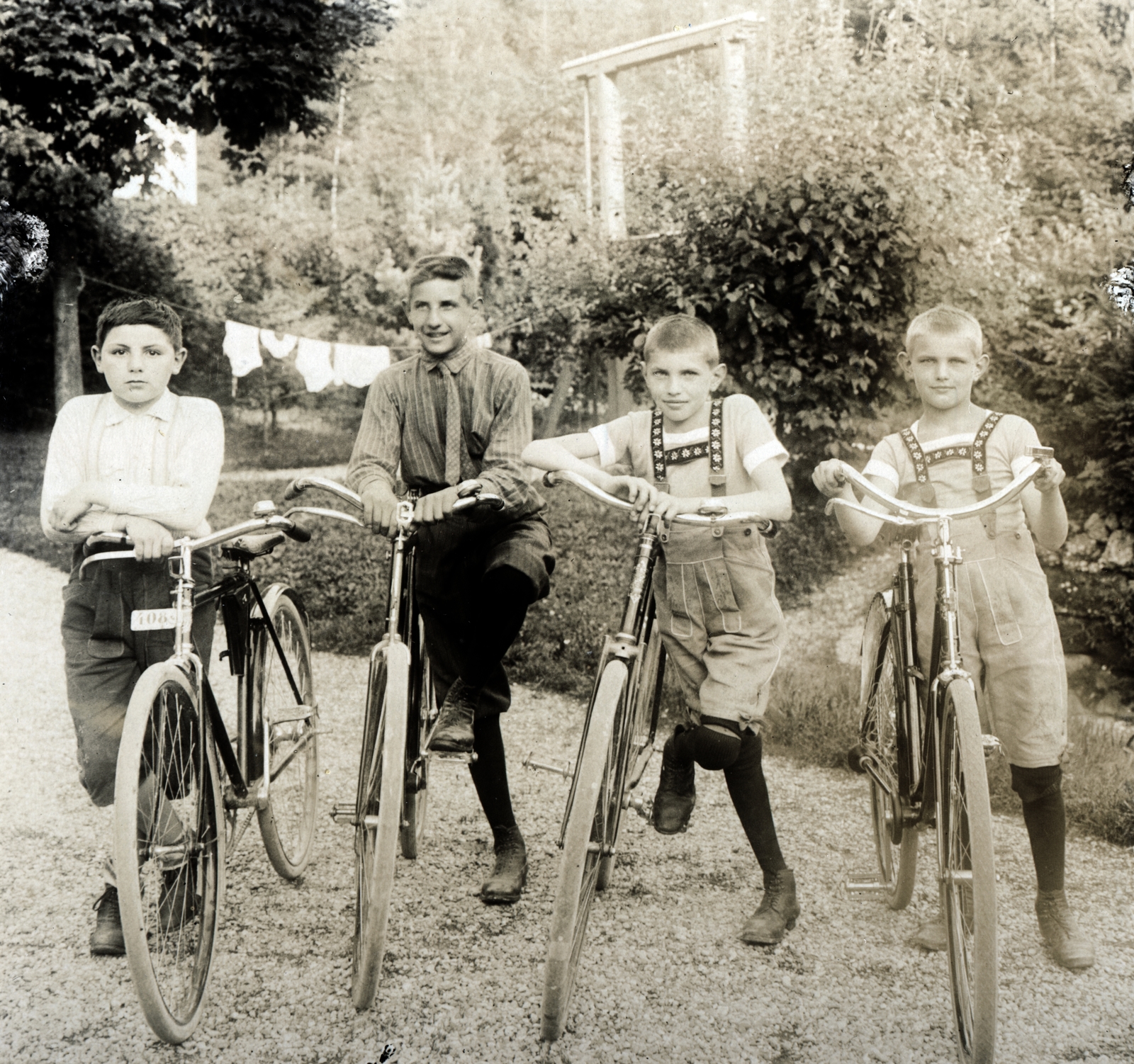 1917, Közösségi Szociális Szövetkezet, bicycle, odd one out, boys, Fortepan #223614