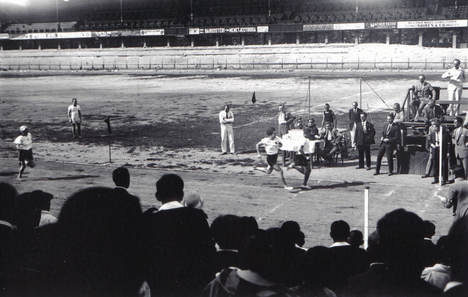 1946, Fortepan/Album066, audience, sportsperson, stadium, referee, competitive running, Fortepan #223617