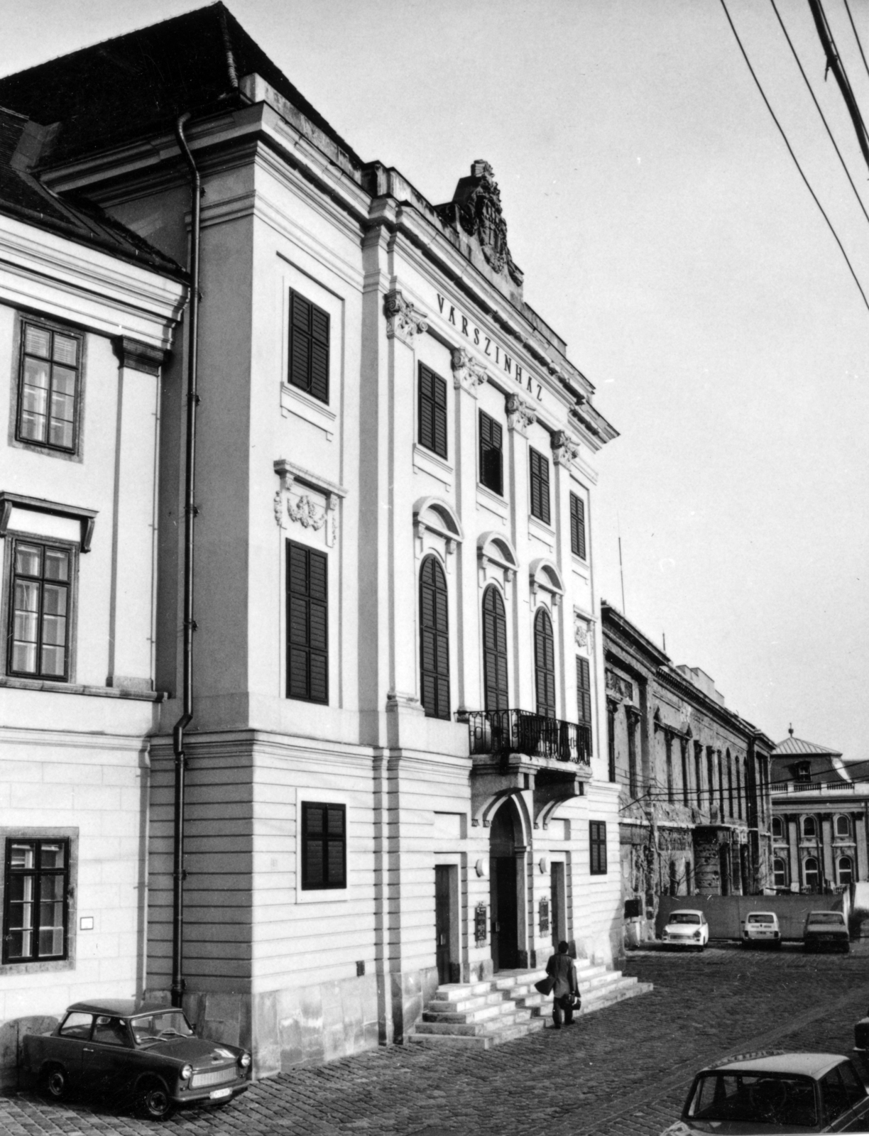 Hungary, Budapest I., Színház utca, balra a Várszínház épülete, távolabb a Sándor-palota., 1978, Középületépítő Vállalat - Kreszán Albert - Koczka András - Kemecsei József, Budapest, Fortepan #223698
