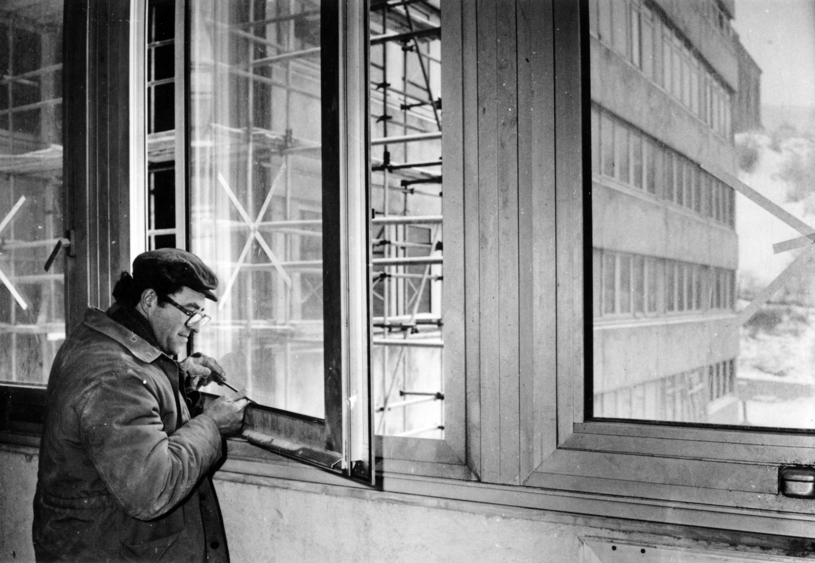 Magyarország, Óbuda, Budapest III., a Margit (ma Szent Margit) kórház "A" épületének építése. Háttérben a dombtetőn a Kiscelli Múzeum (az egykori Schmidt kastély) épületének részlete látható., 1978, Középületépítő Vállalat - Kreszán Albert - Koczka András - Kemecsei József, Budapest, Fortepan #223714