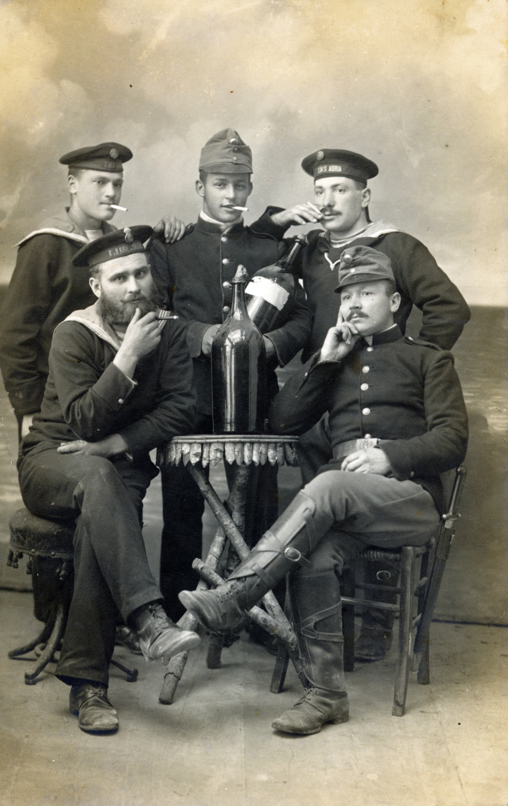 1912, Kellerné Alánt Andrea, cigarette, soldier, sailor, Fortepan #223817