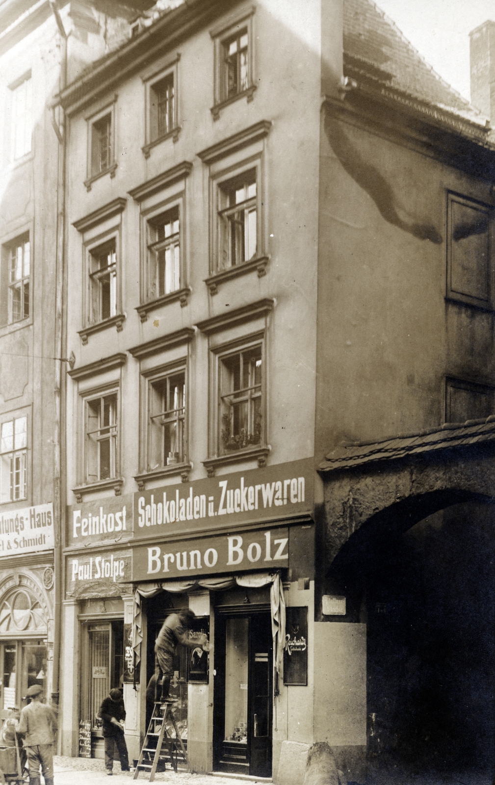 Germany, Görlitz, Obermarkt 33., jobbra az átjárónál a Plattnerstrasse., 1912, Kellerné Alánt Andrea, ladder, store display, german text, Fortepan #223821
