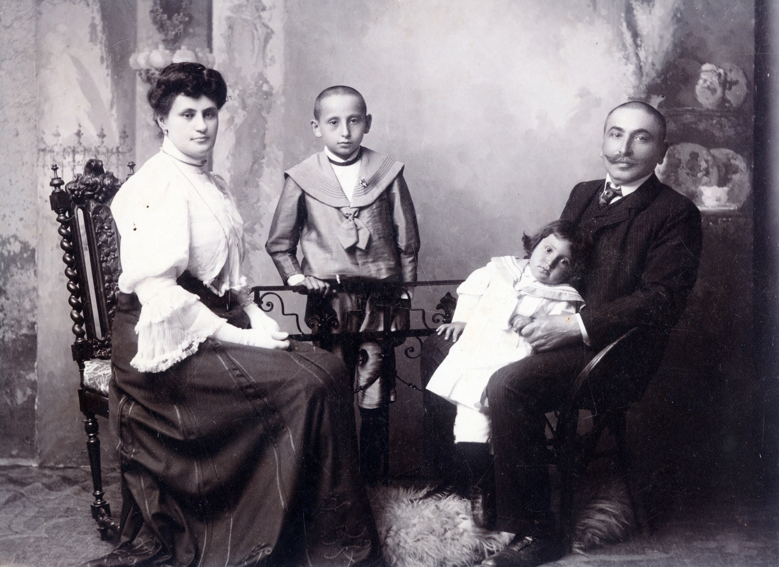 1904, Kellerné Alánt Andrea, család, kabinetfotó, festett háttér, Fortepan #223836