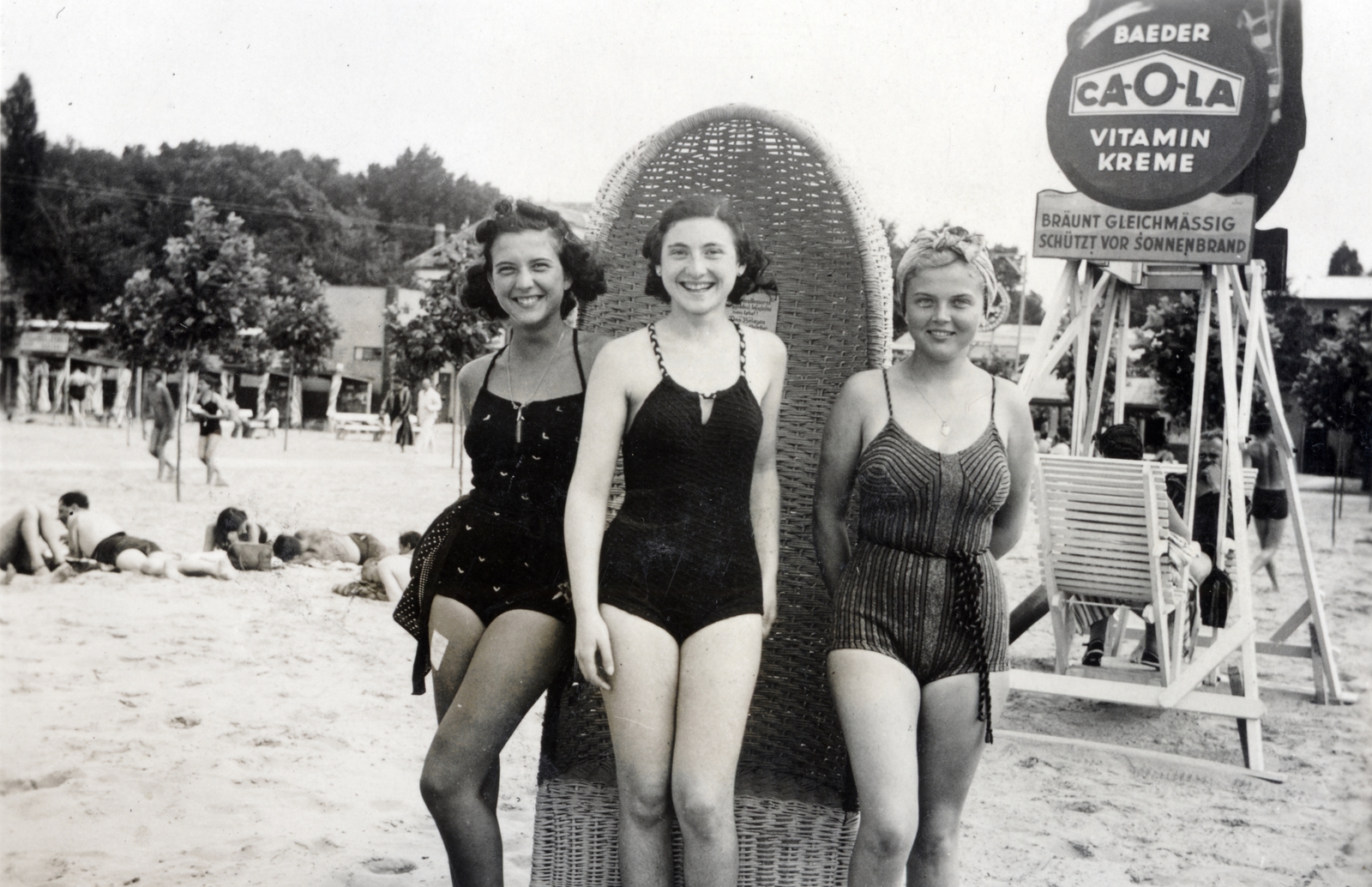 Magyarország,Balaton, Siófok, strand., 1942, Kádár Anna, Best of, fürdőruha, strand, Caola márka, Fortepan #223910