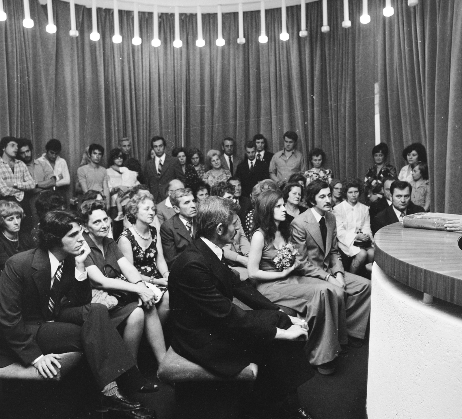 Hungary, Budapest IX., Bakáts tér 14. Önkormányzat, Házasságkötő terem., 1973, MHSZ, wedding ceremony, bride, groom, Budapest, Fortepan #22395