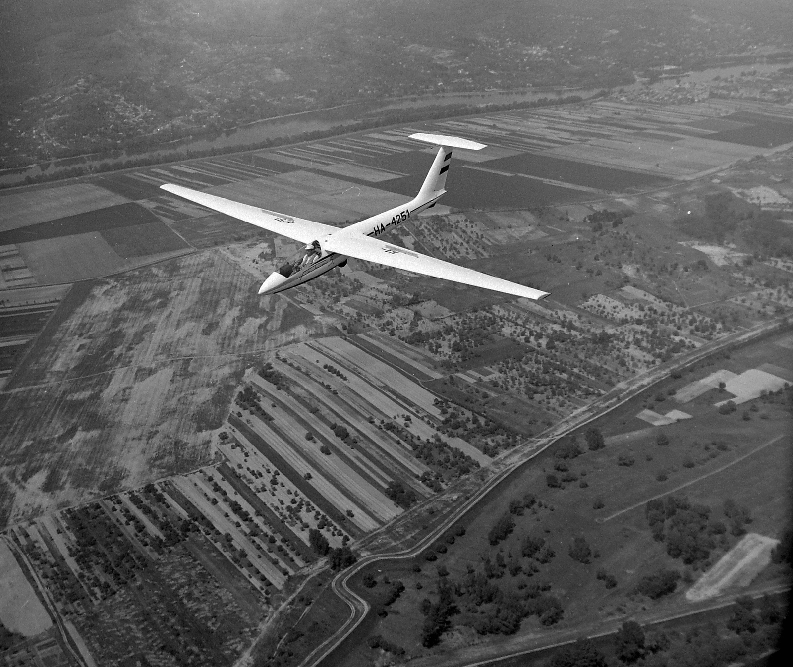 Hungary, SZD-32A Foka 5 vitorlázó repülőgép a Szentendrei sziget felett., 1971, MHSZ, transport, aerial photo, Polish brand, sailplane, registration mark, Fortepan #22399