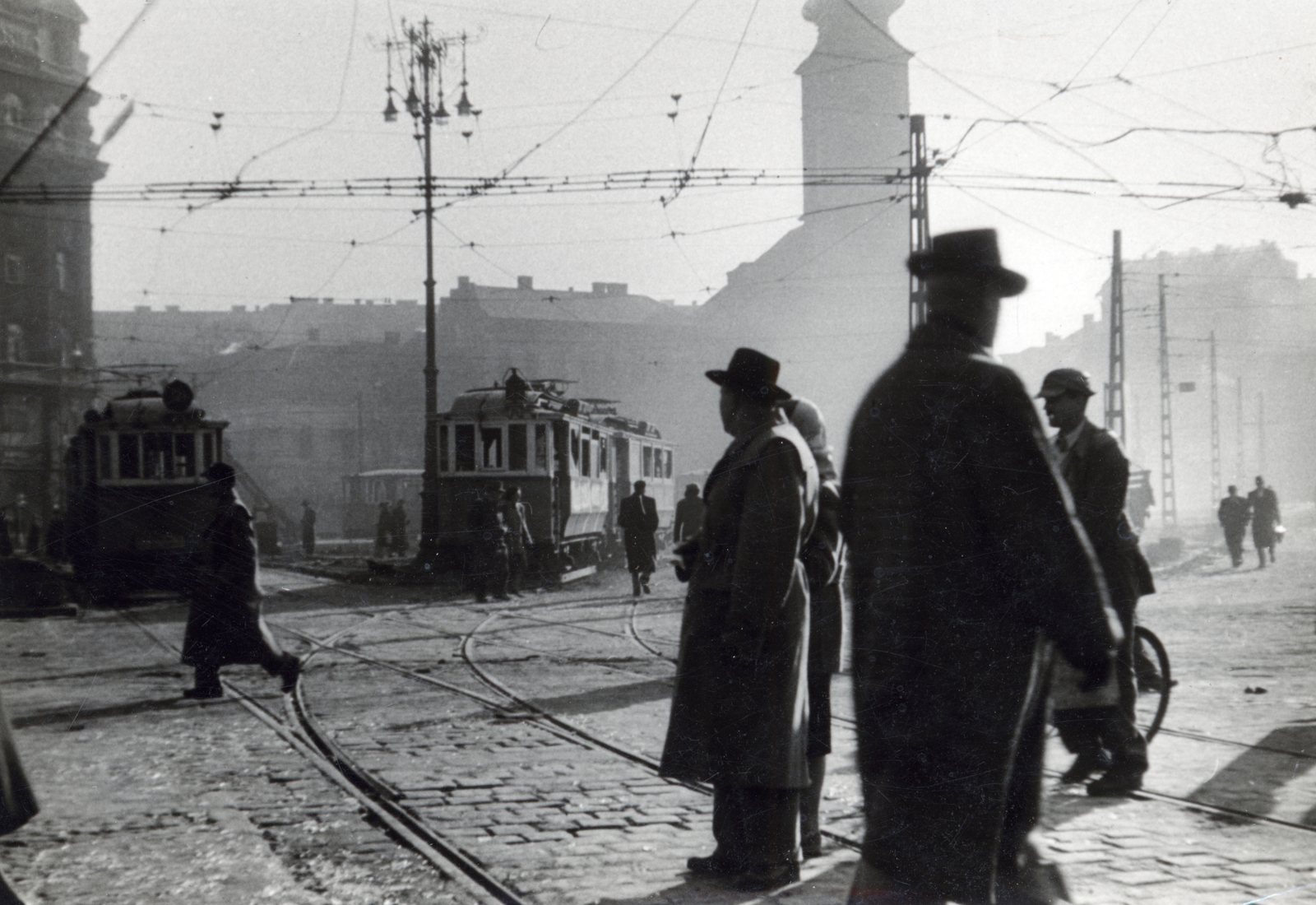 Magyarország, Budapest V.,Budapest IX., a Kálvin tér északi oldala, a villamosok között a Ráday utca torkolata, ettől jobbra a református templom látható., 1956, Matthaeidesz Konrád, Budapest, utcakép, Fortepan #224017
