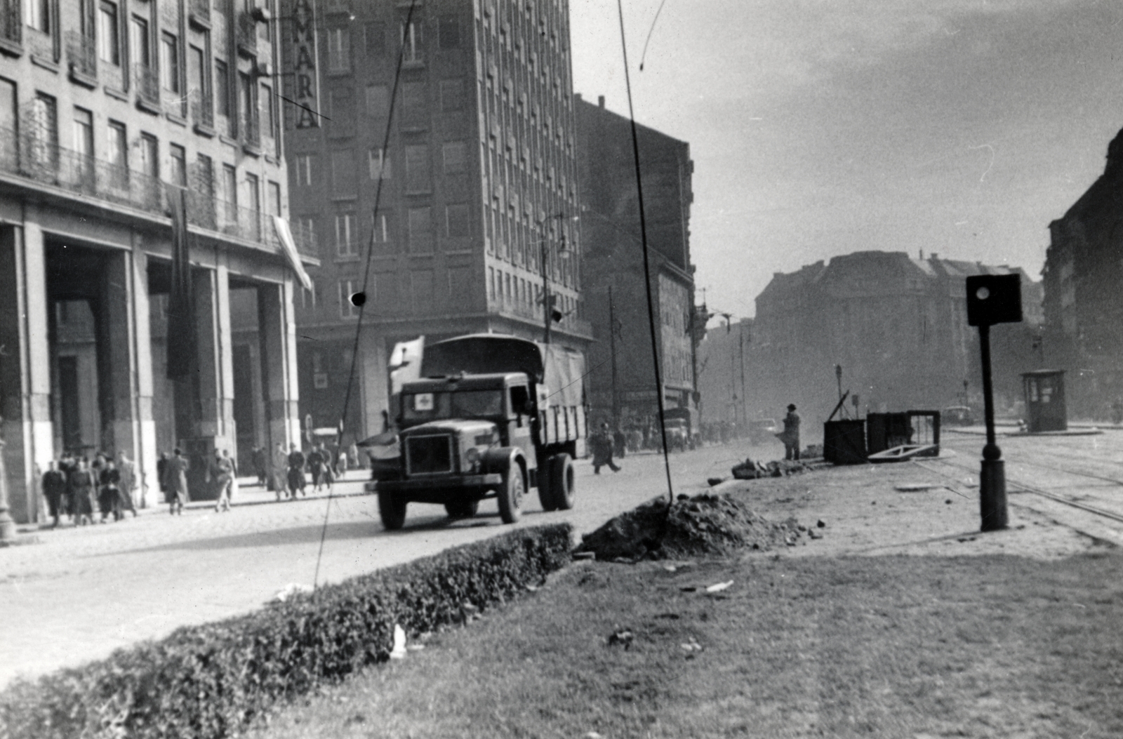 Hungary, Budapest V.,Budapest VII., Károly (Tanács) körút a Dohány utca felé nézve, balra a Madách Imre tér., 1956, Matthaeidesz Konrád, Budapest, revolution, commercial vehicle, Fortepan #224026