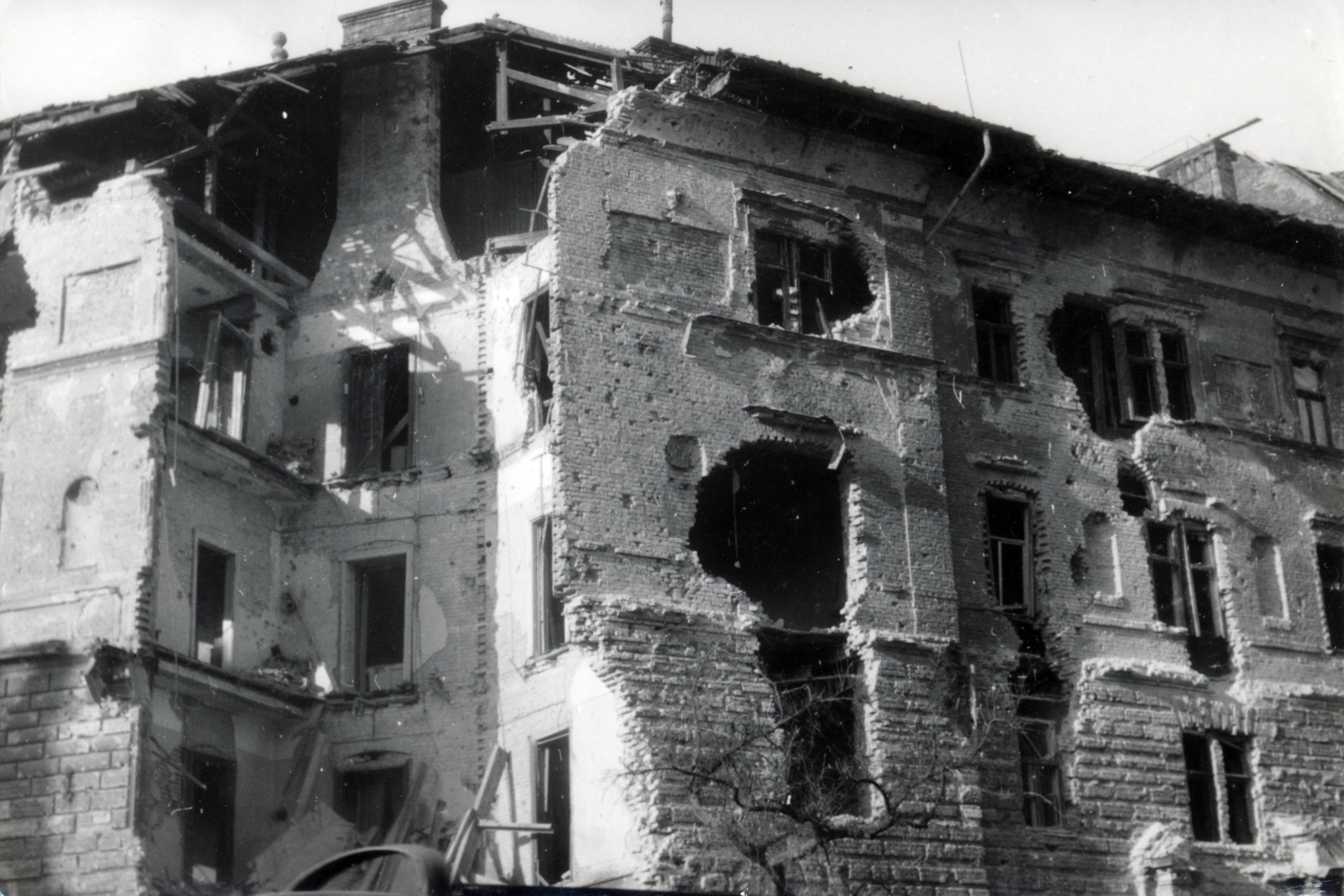 Hungary, Budapest VIII., Üllői út 36., a József körút sarkán álló ház., 1956, Matthaeidesz Konrád, Budapest, damaged building, revolution, Fortepan #224033