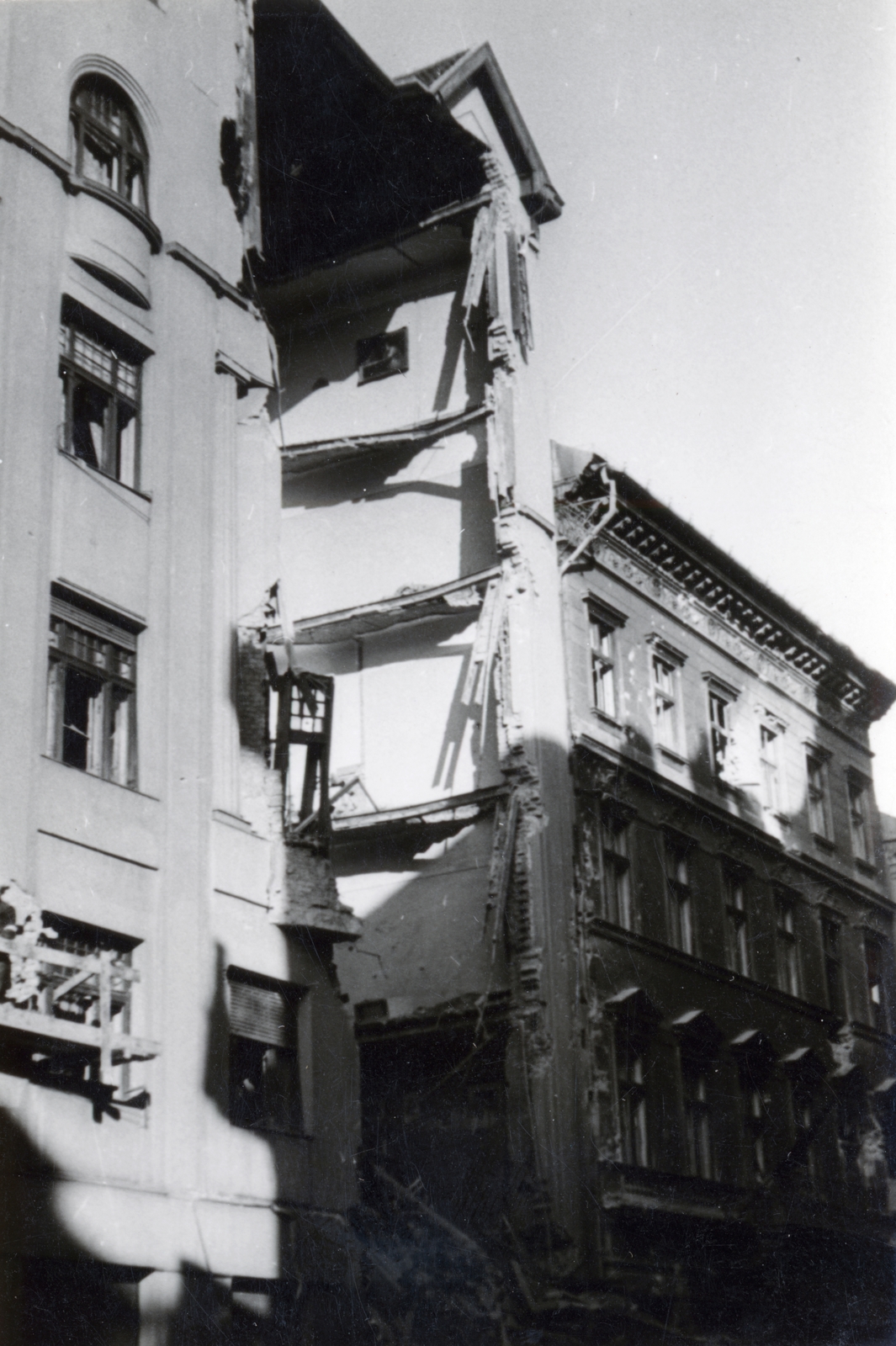 Hungary, Budapest VIII., Baross utca, a romos épület a 46. számú ház., 1956, Matthaeidesz Konrád, Budapest, damaged building, revolution, Fortepan #224035