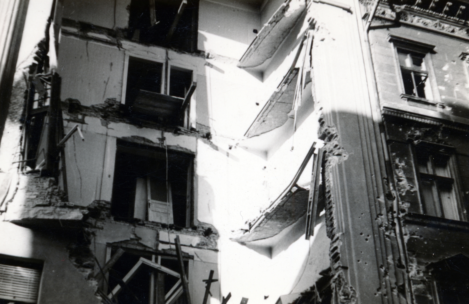 Hungary, Budapest VIII., a romos Baross utca 46. számú ház a Mária utca felől nézve., 1956, Matthaeidesz Konrád, Budapest, damaged building, revolution, Fortepan #224036