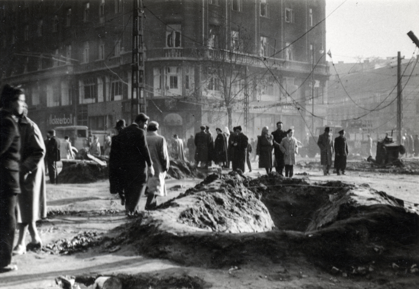 Hungary, Budapest VIII.,Budapest IX., Kálvin tér, balra az Üllői út, jobbra a Ráday utca torkolata., 1956, Matthaeidesz Konrád, Budapest, revolution, Fortepan #224040
