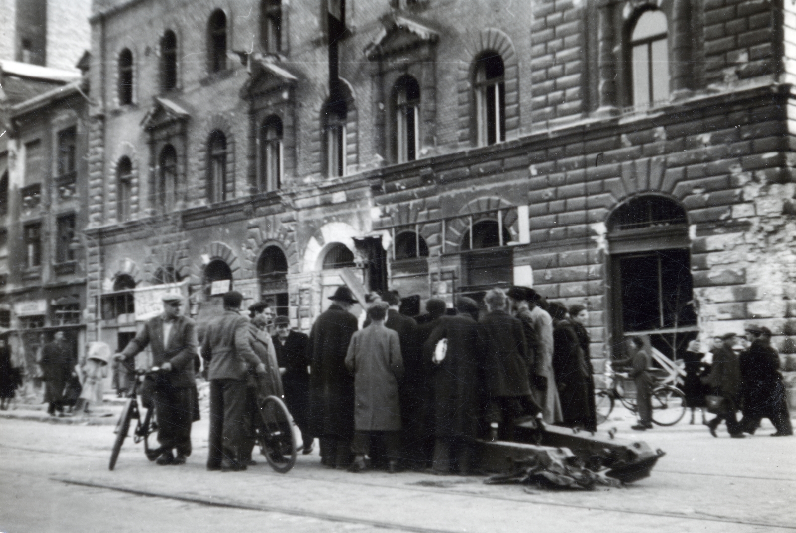 Hungary, Budapest IX., Üllői út, háttérben a 89/a számú ház., 1956, Matthaeidesz Konrád, revolution, Budapest, bicycle, Fortepan #224045