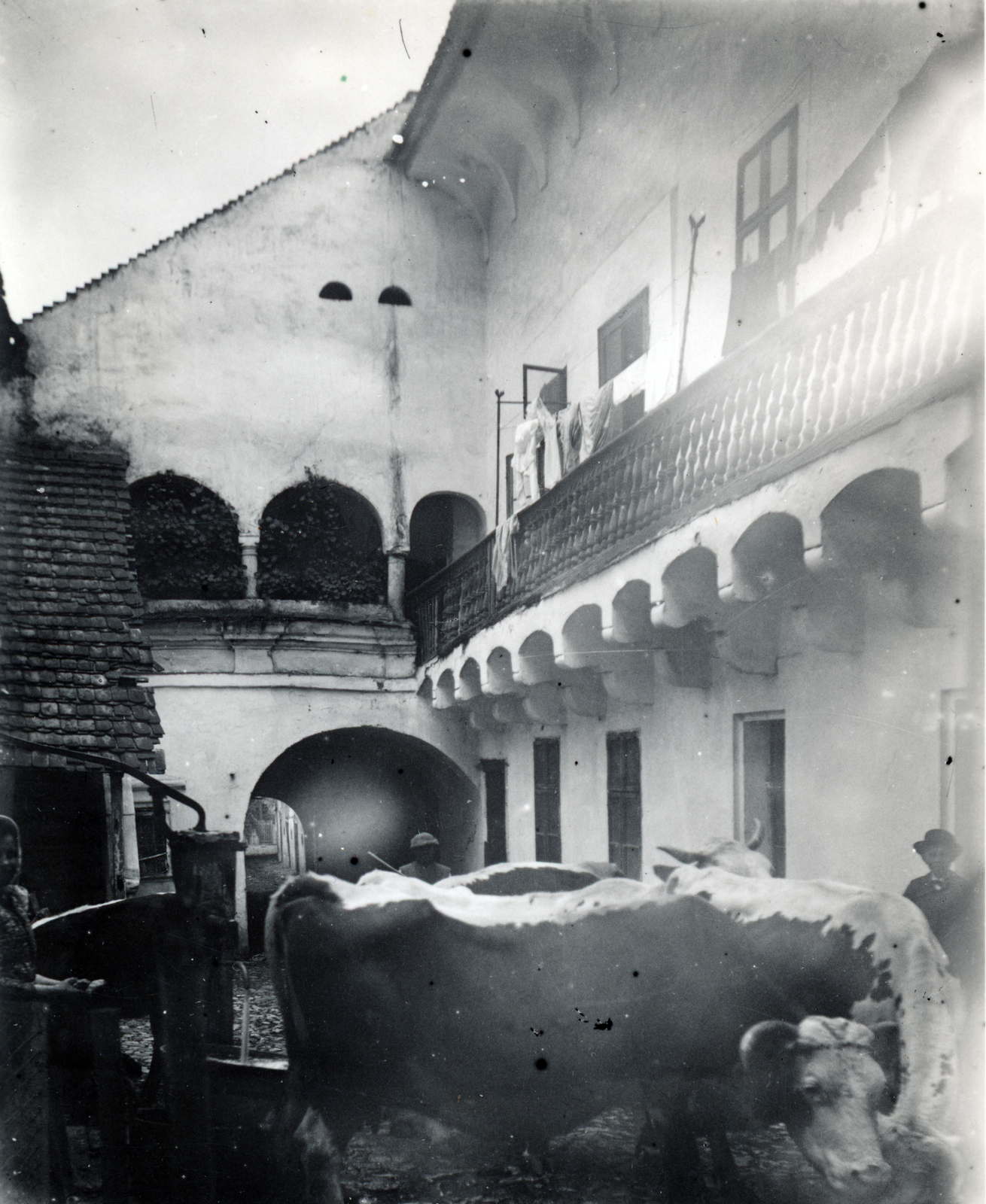 Szlovákia, Igló, a Zimná ulica 46. számú ház udvara. A ház ma a Szepesi Művészek Galériája (Galéria umelcov Spiša)., 1922, Fortepan/Album080, Fortepan #224059
