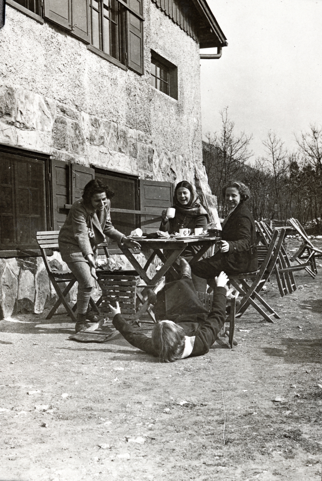 Hungary, Pilis Mountains, Kevély-nyereg, a Természetbarátok Turista Egyesületének Kevélynyergi Menedékháza., 1931, Kieselbach Tamás, fun, Fortepan #224098