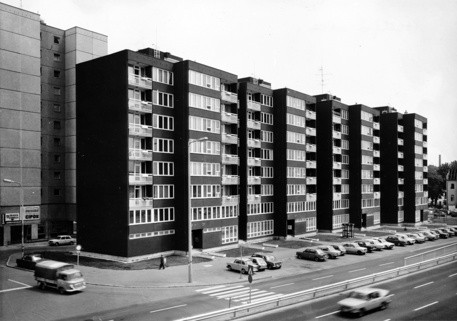 Hungary, Óbuda, Budapest III., Tavasz utca melletti épületsor, a felvétel az Árpád híd lehajtójáról készült., 1984, Bertalan Ágnes, Budapest, Fortepan #224196