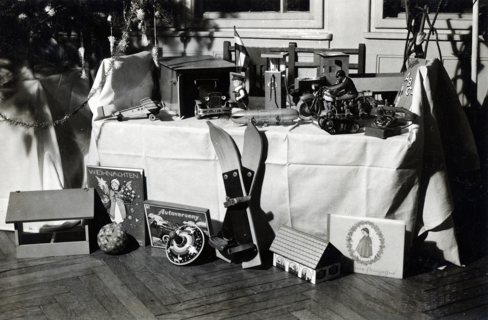 1936, Kieselbach Tamás, present, toy, gas station, Christmas, toy soldier, telephone, skis, Fortepan #224221