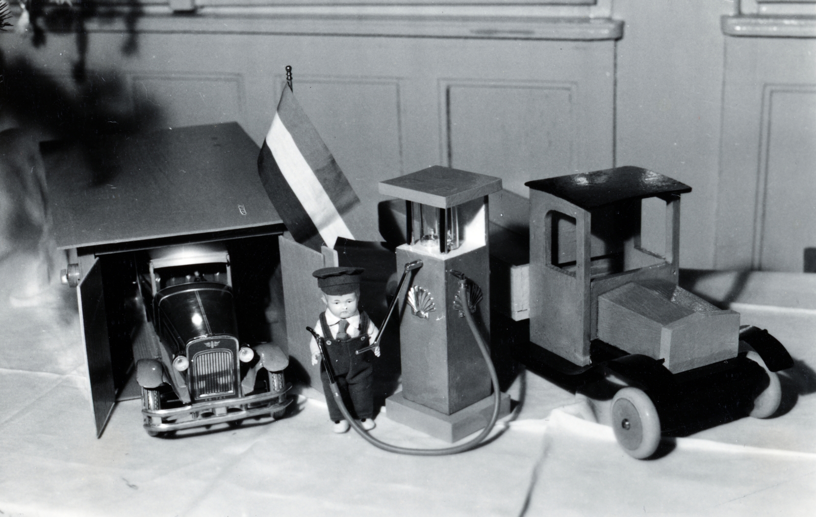 1936, Kieselbach Tamás, present, toy, gas station, Shell-brand, Fortepan #224224