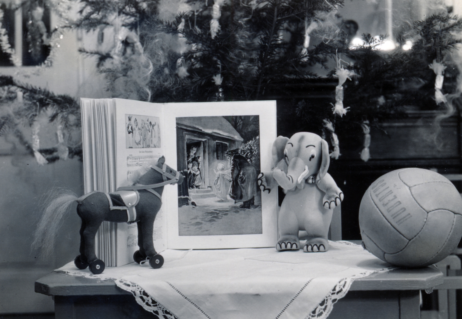 1934, Kieselbach Tamás, ball, toy animal, Christmas, children's book, still life, Fortepan #224235