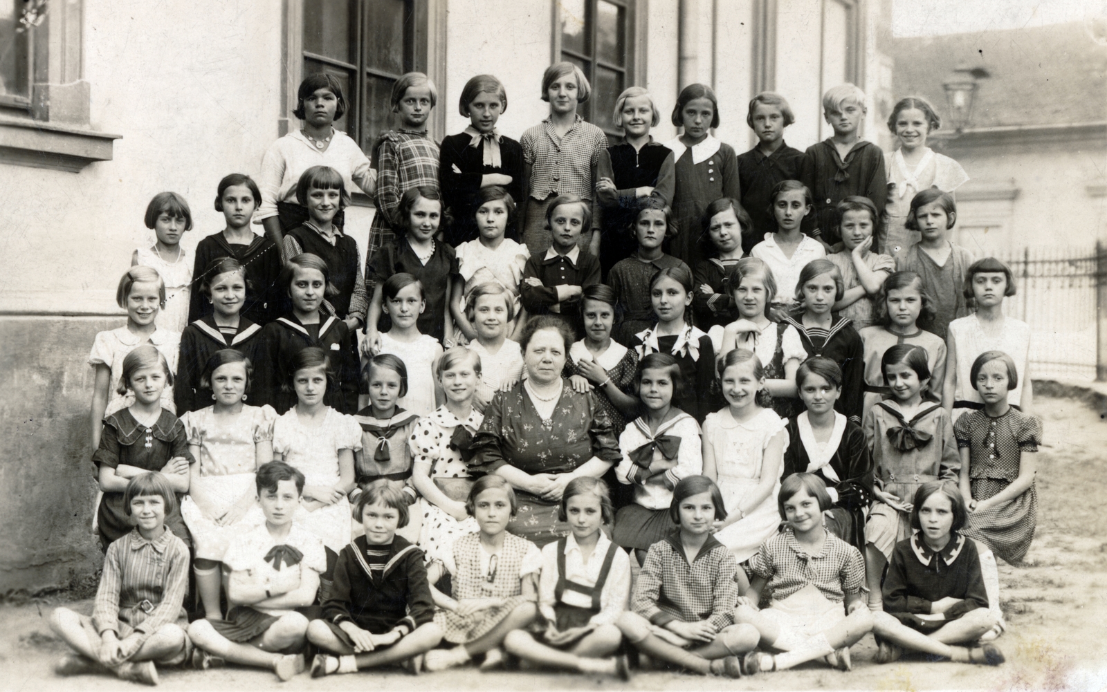 Slovakia, Košice, csoportkép egy leányosztályról., 1934, Tauber-Rozman család, class photo, Fortepan #224336
