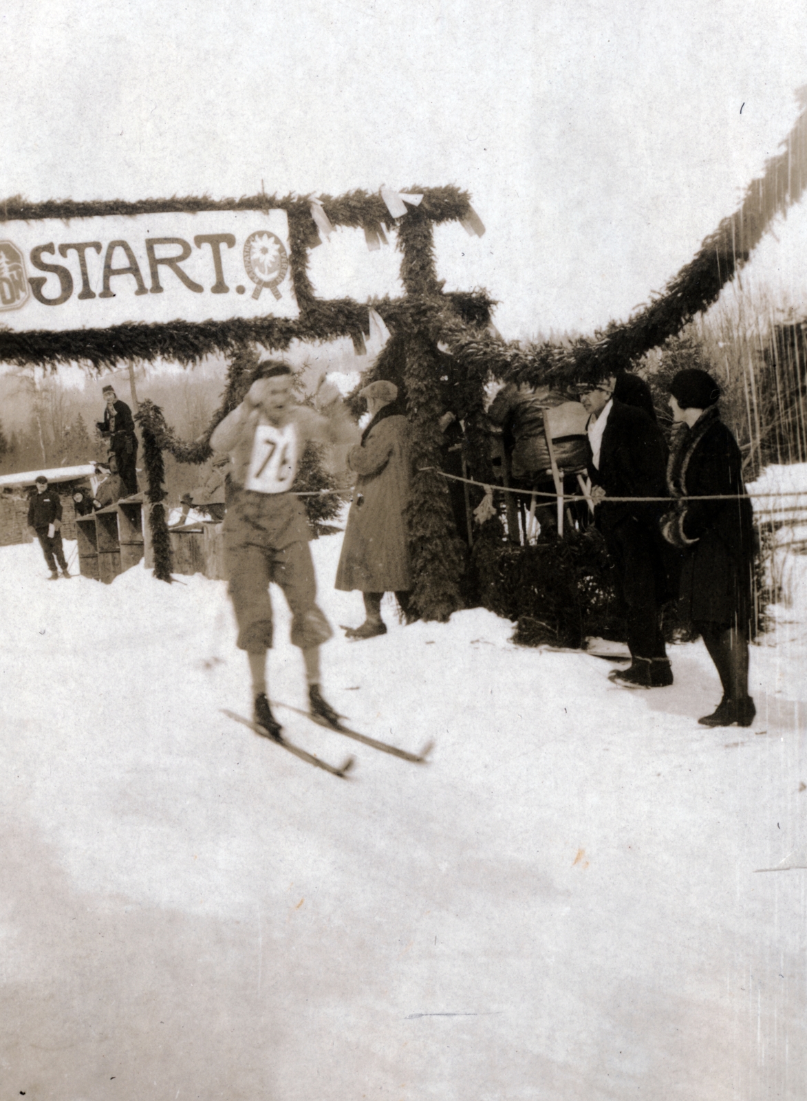 Szlovákia,Magas-Tátra, Magastátra, Tátraszéplak üdülőhely (ekkor Gerlachfalvához tartozott), sífutó verseny., 1929, Kovács Györgyi, felirat, síelés, síléc, Fortepan #224406