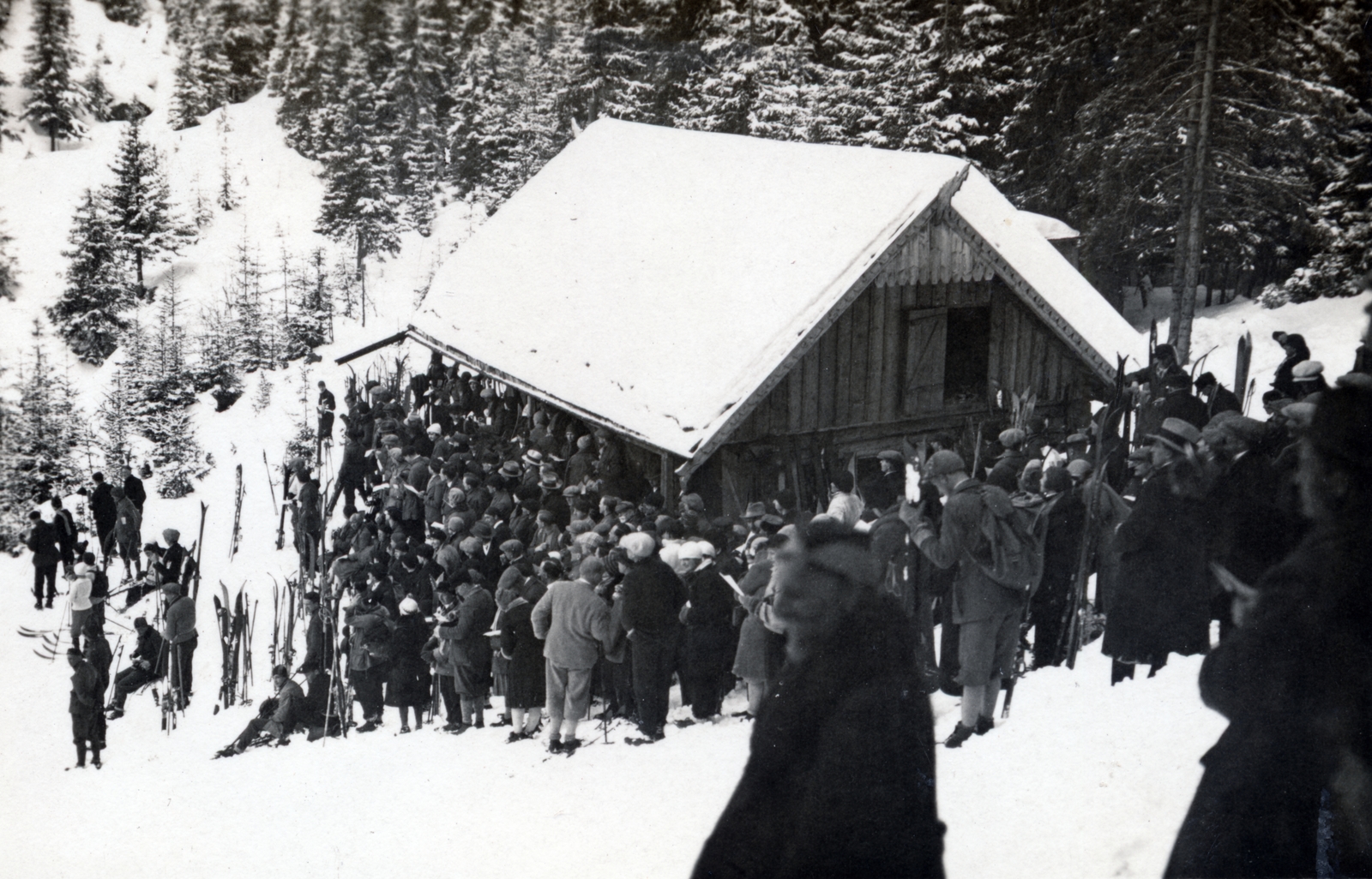 Slovakia,High Tatras, Hrušov, Tátraszéplak üdülőhely (ekkor Gerlachfalvához tartozott), menedékház a siugrósánc közelében., 1929, Kovács Györgyi, tableau, Fortepan #224408