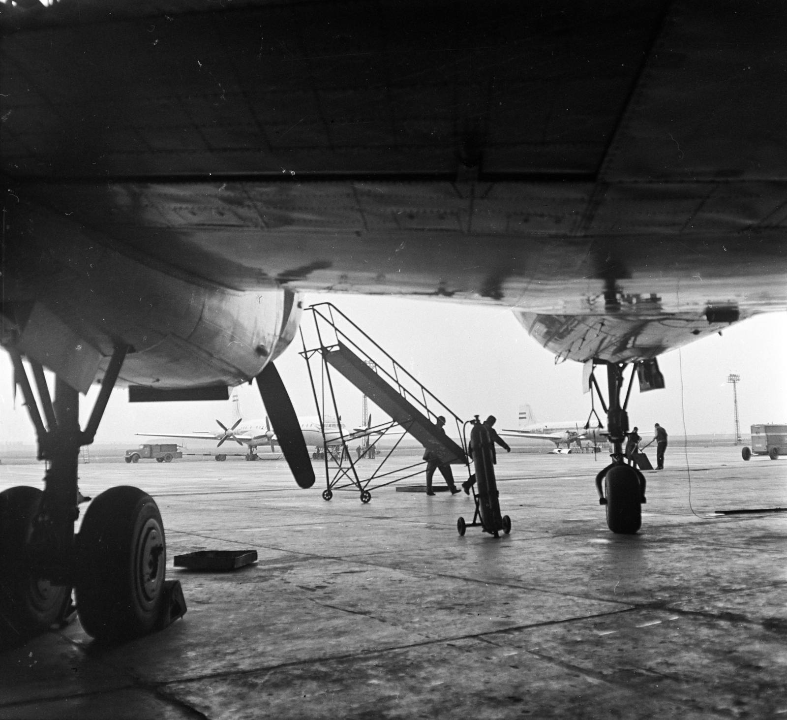 Hungary, Ferihegy (now - Ferenc Liszt) International Airport, Budapest XVIII., a hangárból nézve. Szemben egy IL-18V és egy IL-14M típusú MALÉV repülőgép., 1965, MHSZ, transport, Soviet brand, airplane, airport, Ilyushin-brand, Hungarian Airlines, Budapest, aircraft steps, Fortepan #22441