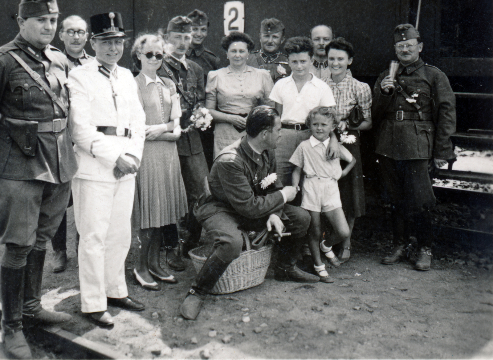 1941, Kovács Györgyi, tableau, cigar, handshake, soldier, Fortepan #224425