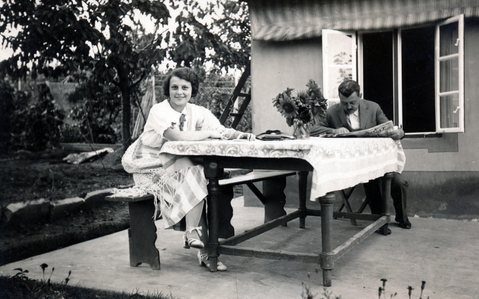 1931, Kovács Györgyi, napraforgó, olvasás, Az Est, Fortepan #224430