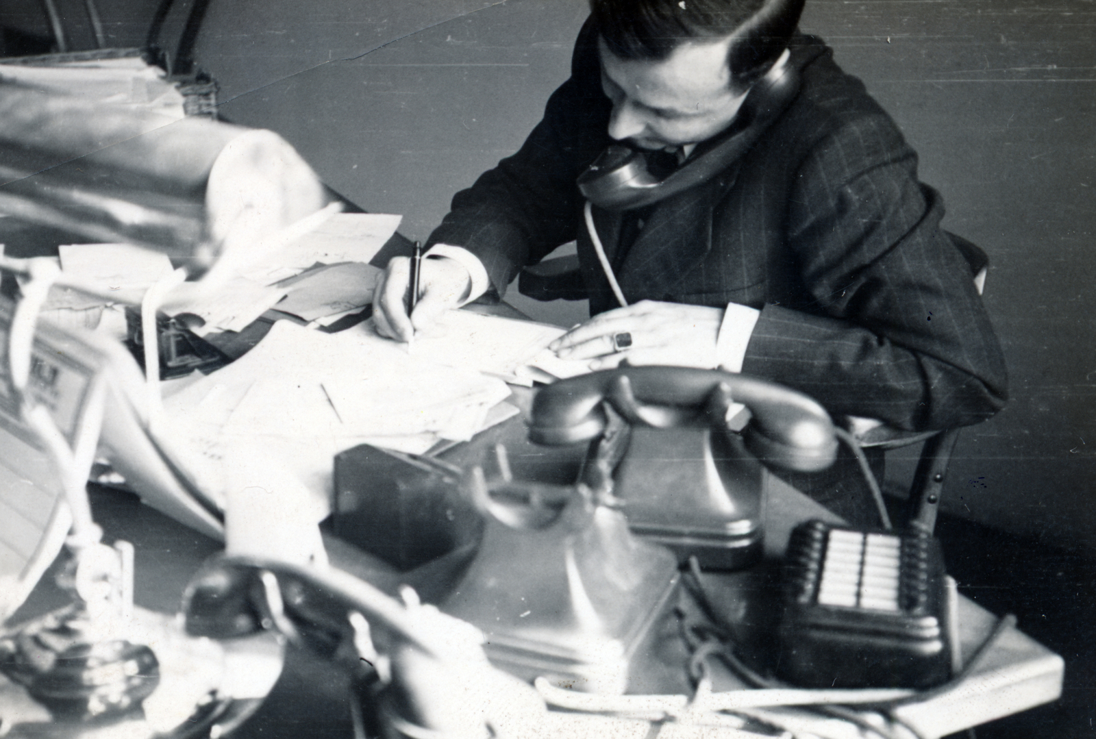 1935, Kovács Györgyi, telephone, receiver, desk, seal ring, portrait, Fortepan #224500