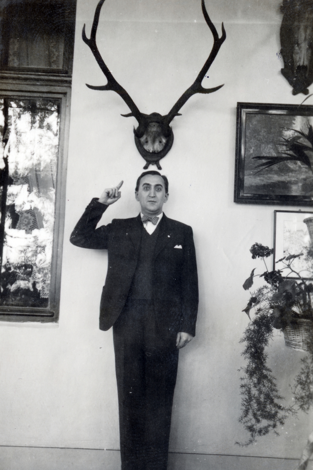 1932, Kovács Györgyi, Best of, portré, trófea, férfi, humor, mutatni, Fortepan #224524