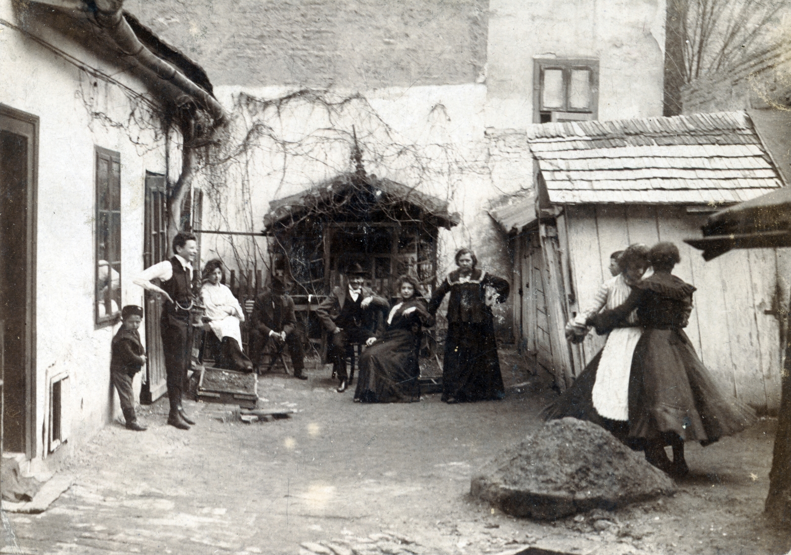 1911, Kovács Györgyi, dance, yard, Fortepan #224530