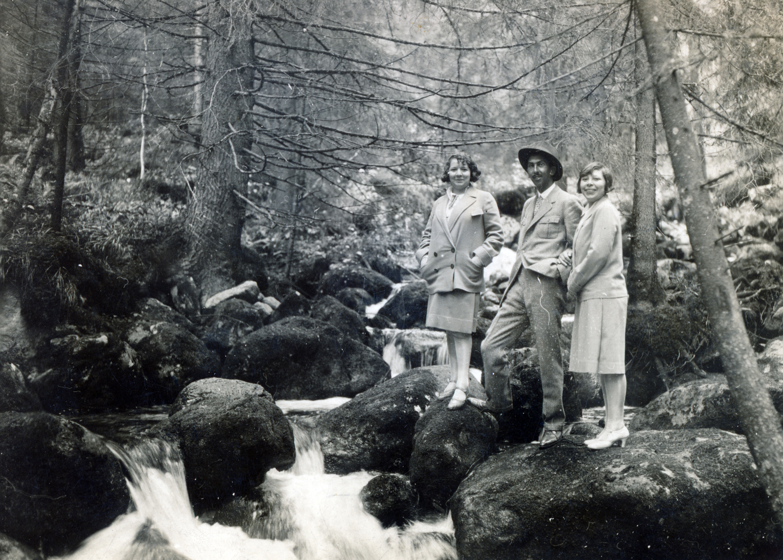 1932, Kovács Györgyi, three people, stream, woods, Fortepan #224585